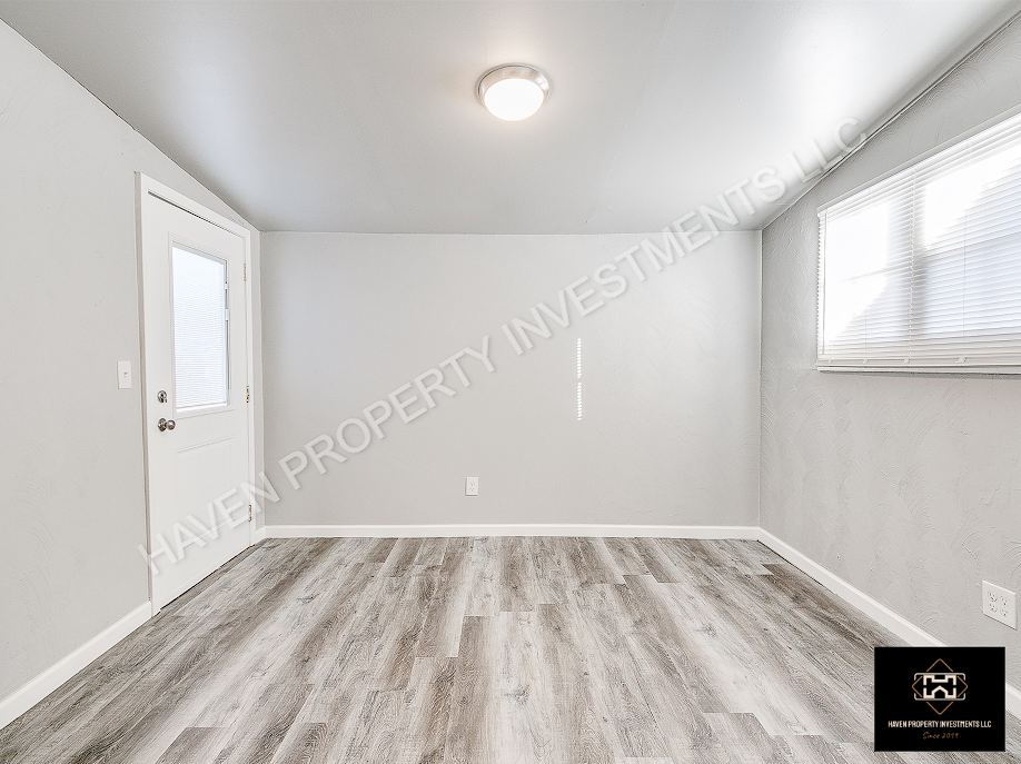 305 W Marshall Dr #1 - Photo 3 of 31