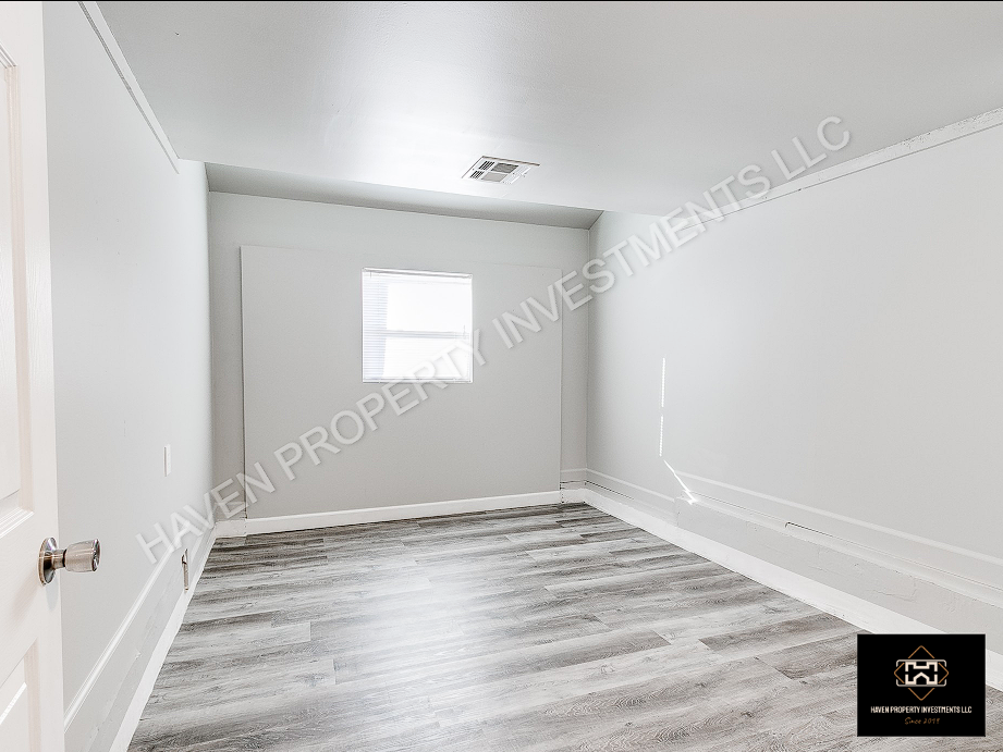305 W Marshall Dr #1 - Photo 4 of 31