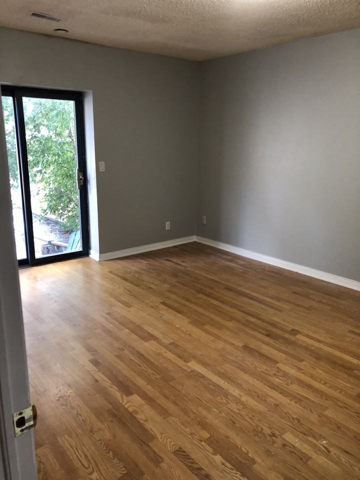 797 Dundas Street West #2nd Floor - Photo 7 of 12