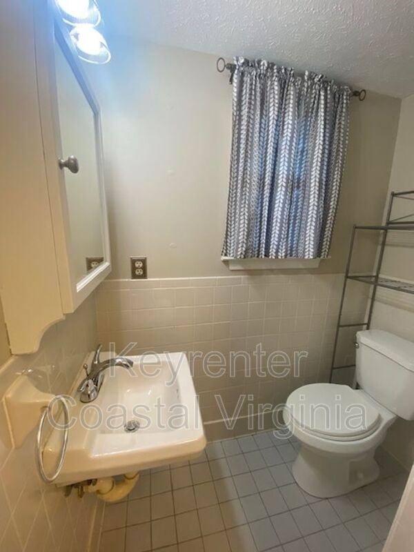 100 Tabb Lakes Dr - Photo 4 of 16