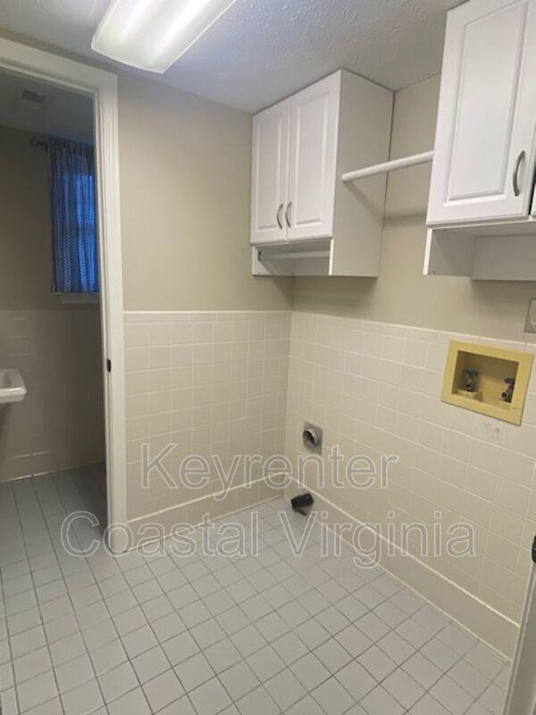 100 Tabb Lakes Dr - Photo 5 of 16