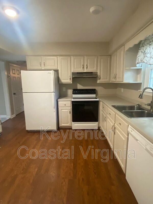 100 Tabb Lakes Dr - Photo 6 of 16