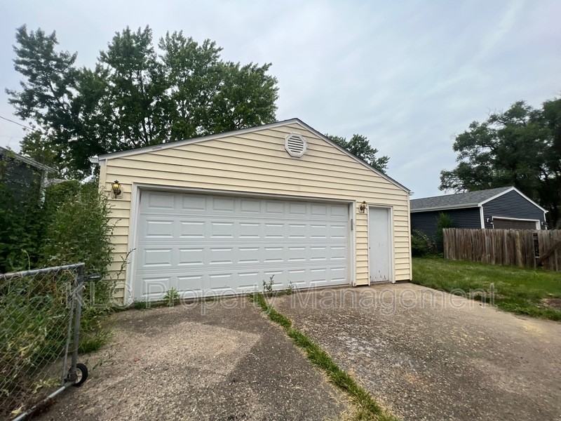 716 19th St - Photo 2 of 21