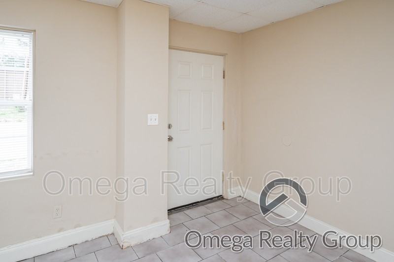 310 Percy St - Photo 4 of 19