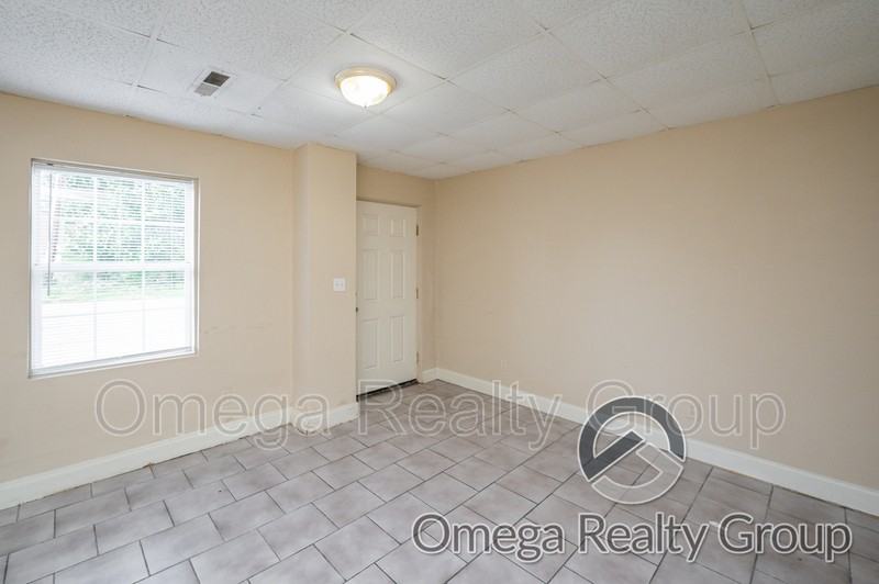 310 Percy St - Photo 7 of 19