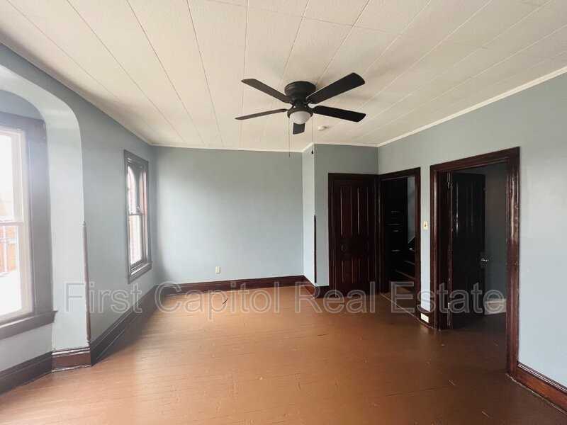 1290 W King St #2 - Photo 3 of 8