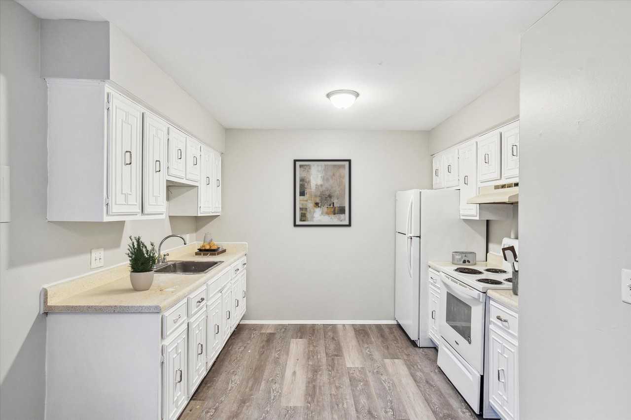 Village Grove - Photo 5 of 42