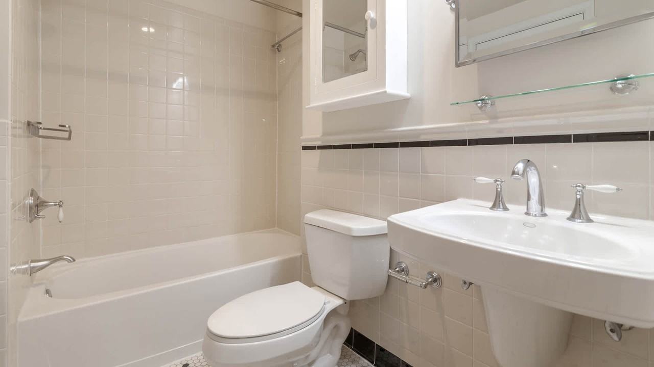 Alban Towers - Photo 5 of 50