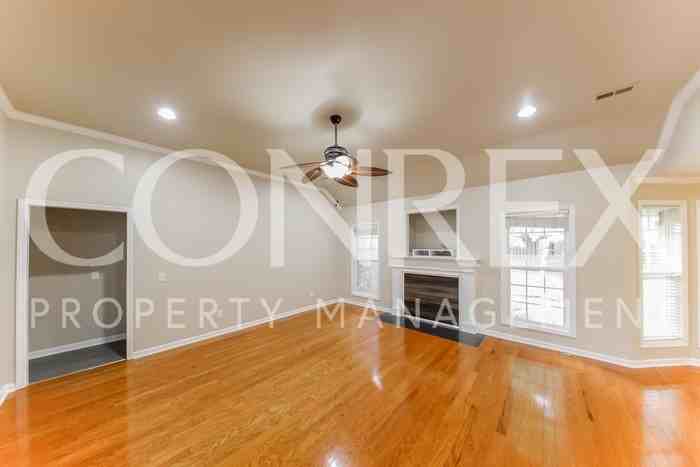 205 Alder Ridge Dr - Photo 2 of 11