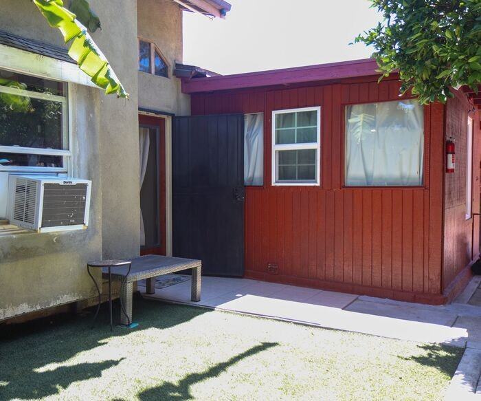 2620 1/2 Chestnut Ave #C - Photo 2 of 13