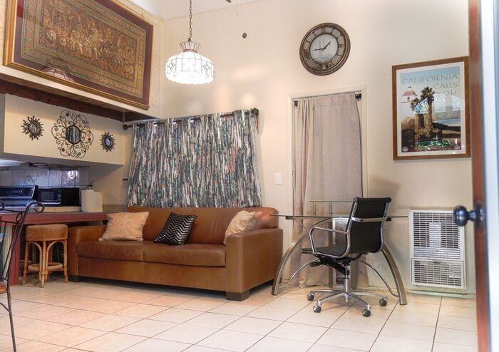 2620 1/2 Chestnut Ave #C - Photo 3 of 13