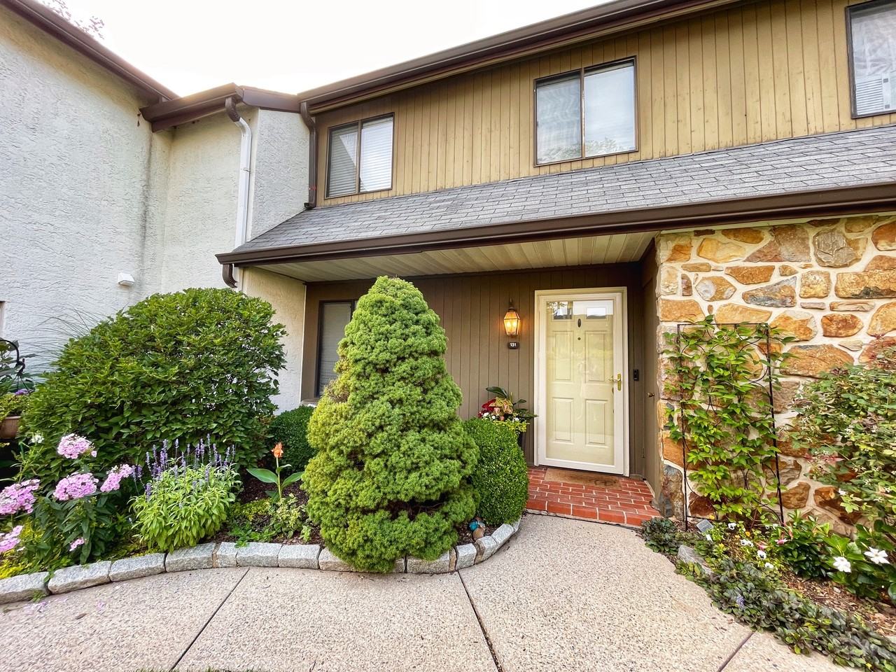 131 Pinecrest Ln #131 - Photo 2 of 38