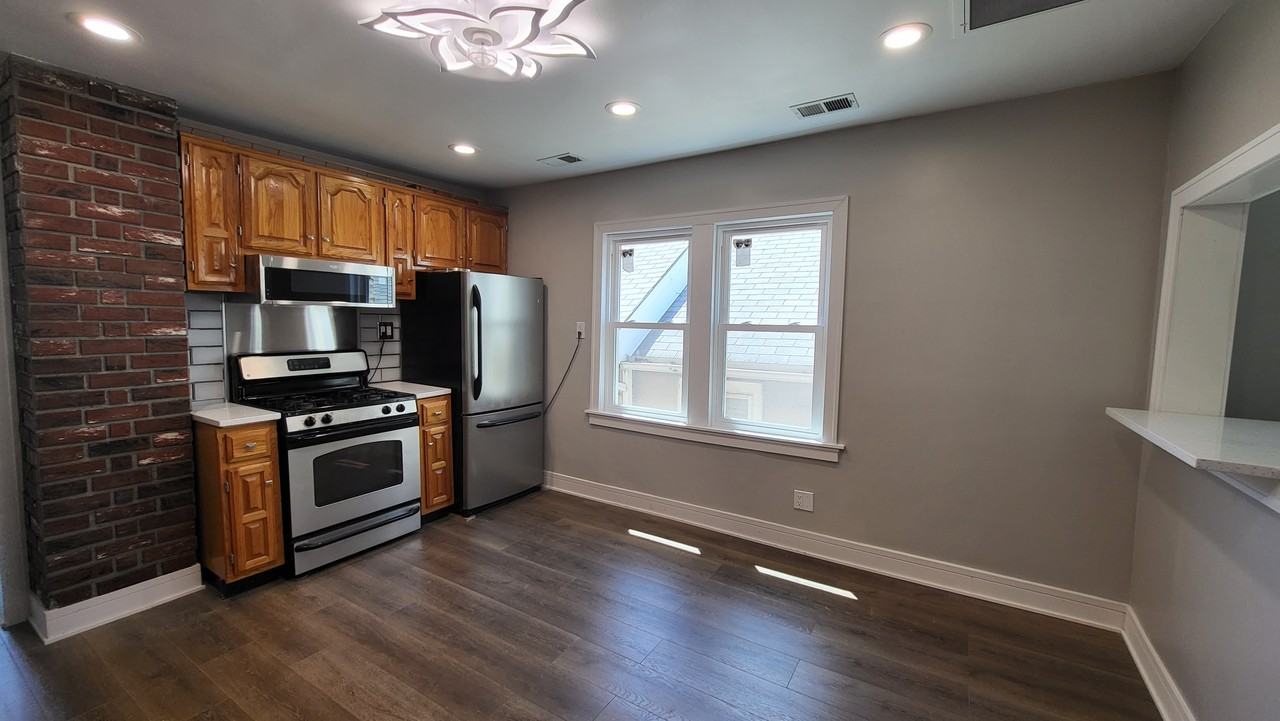 1528 W Augusta Blvd #2 - Photo 2 of 35