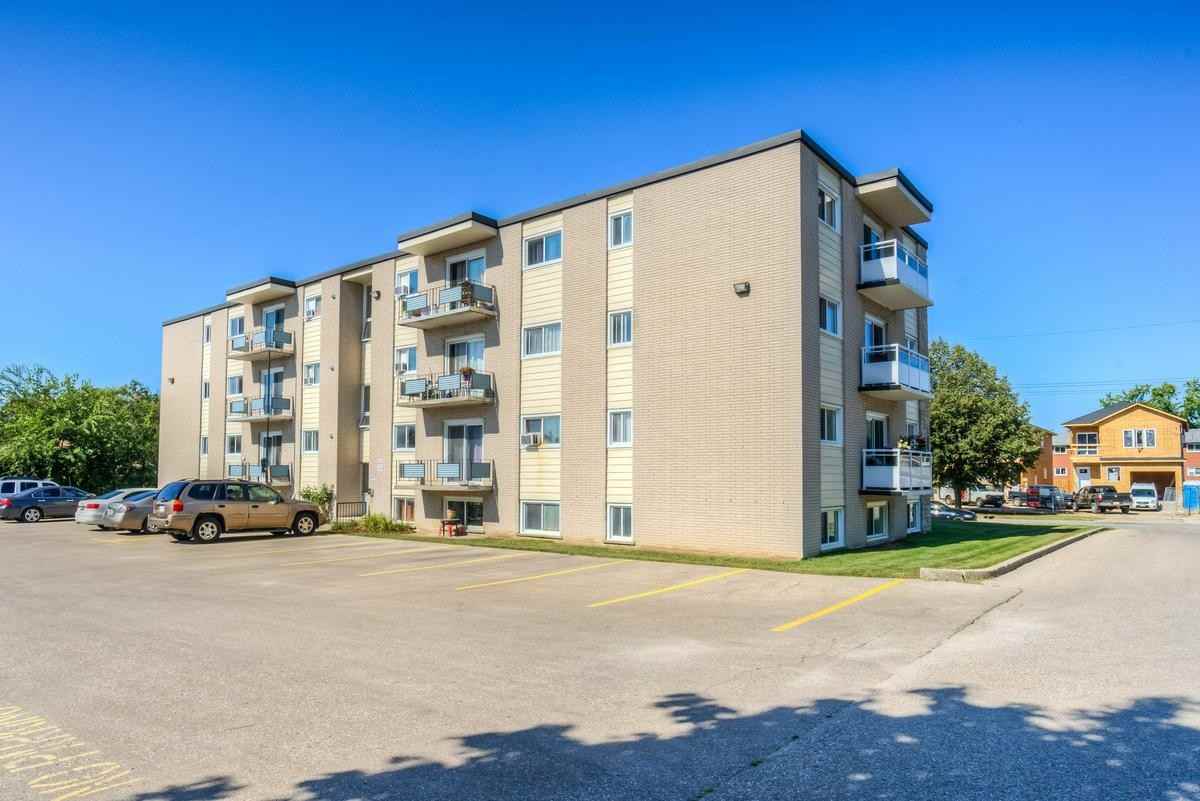 195207 Fifth Avenue & 196210 Sixth Avenue Apartments in Vanier