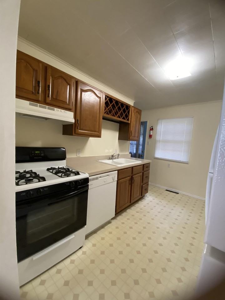 912 S Webber St #1 - Photo 2 of 12