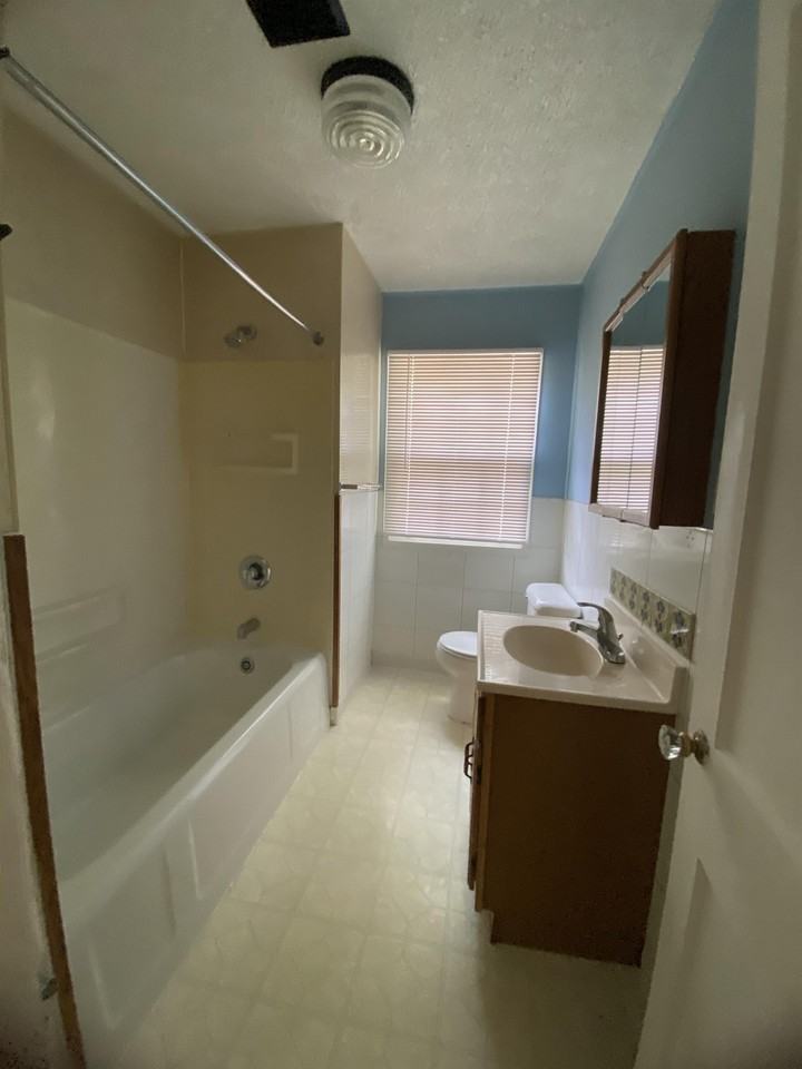 912 S Webber St #1 - Photo 4 of 12