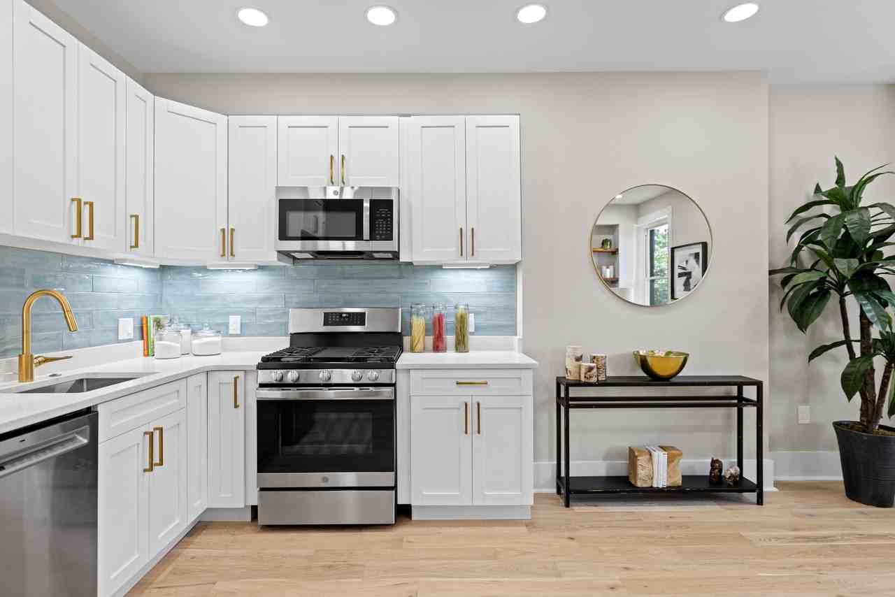 1810 N Capitol St Nw #3 - Photo 4 of 29