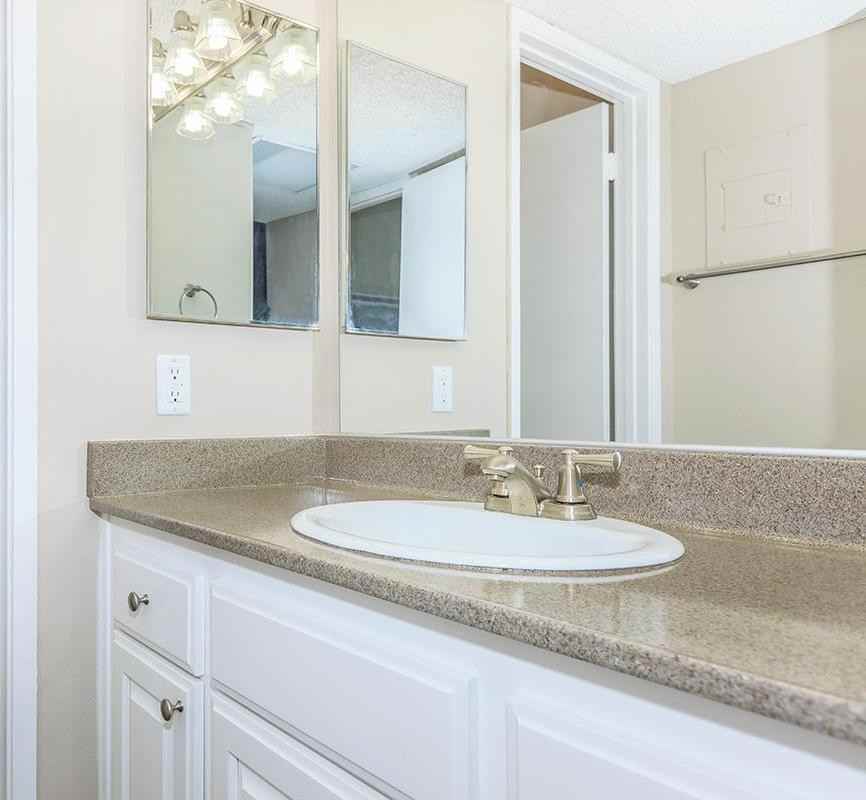 650 Tamarack Ave - Photo 5 of 32