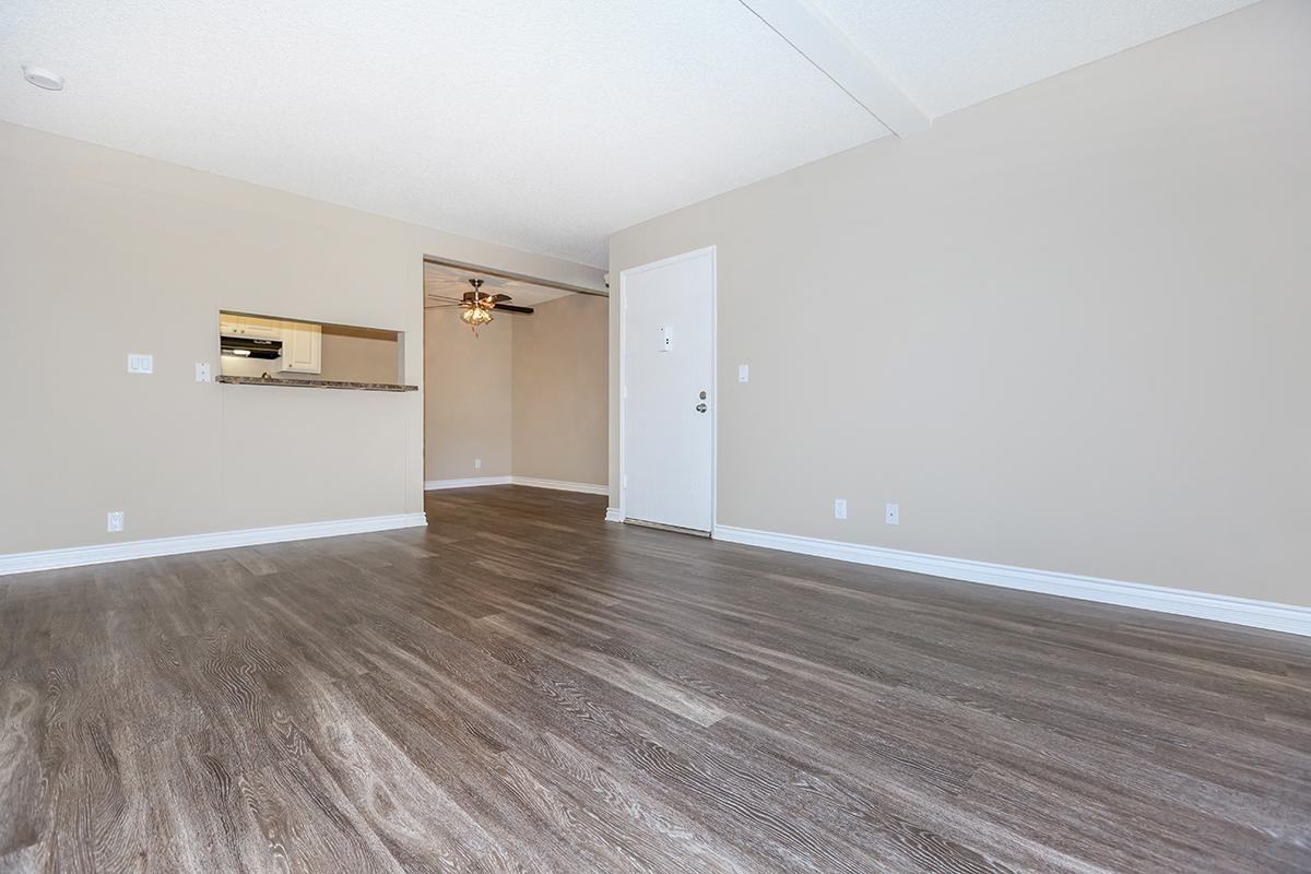 650 Tamarack Ave - Photo 3 of 32