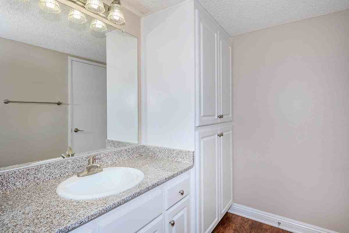 650 Tamarack Ave - Photo 7 of 32