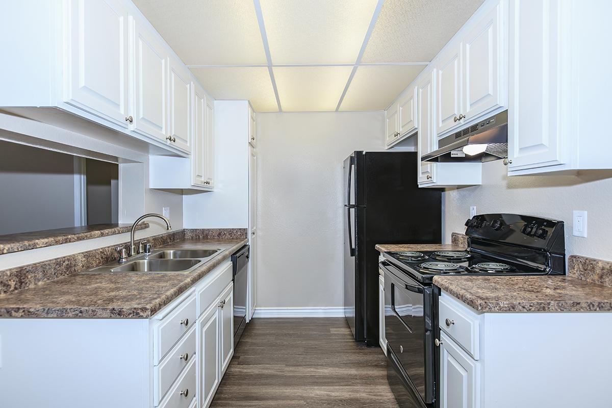 650 Tamarack Ave - Photo 2 of 32