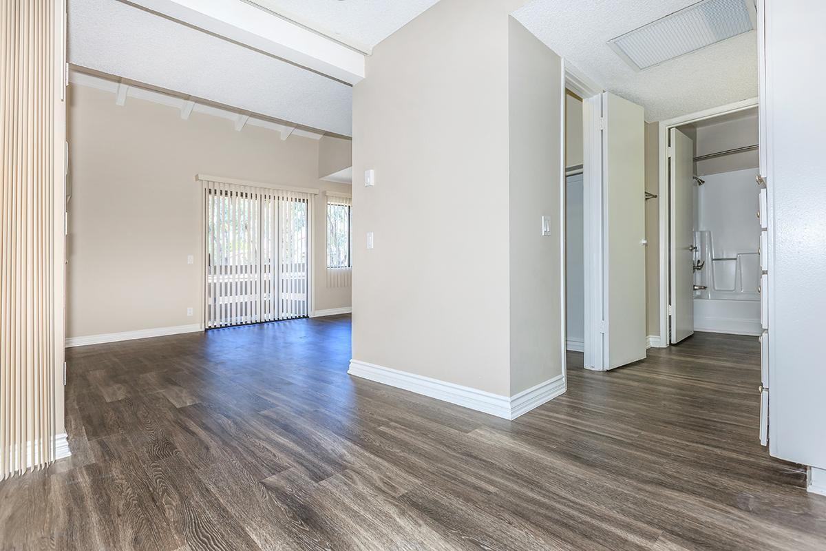 650 Tamarack Ave - Photo 7 of 32