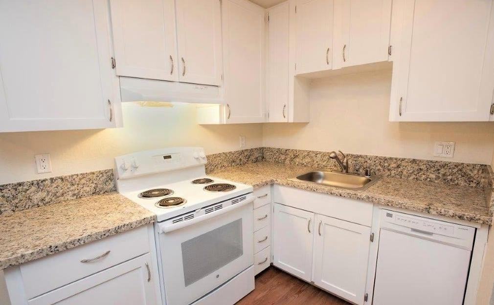 2323 Fairfield Ave - Photo 4 of 16