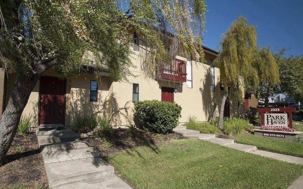 2323 Fairfield Ave - Photo 3 of 16