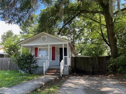 422 Mckenzie Pl - Photo 2 of 12