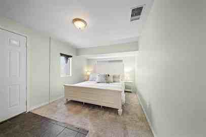 4115 E 14th St - Photo 3 of 10