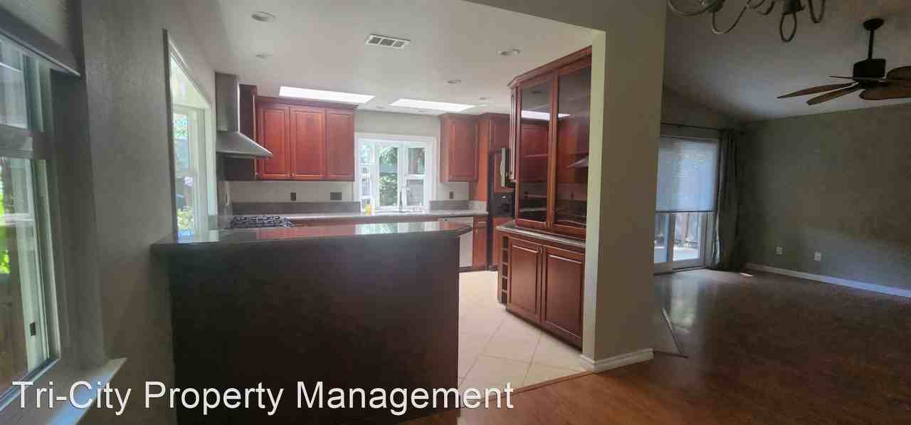 39454 Zacate Ave - Photo 3 of 32