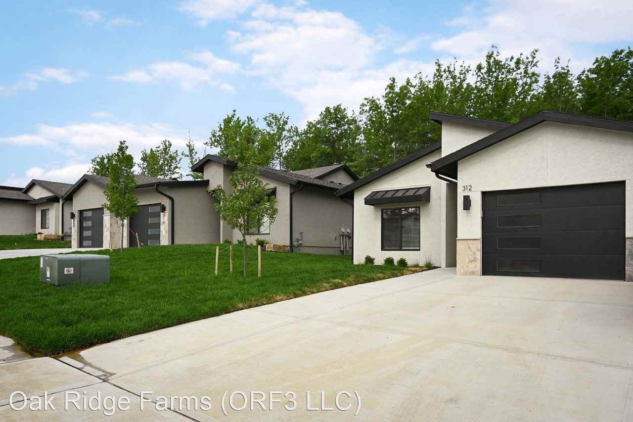 New Twin Villa Apartments 224 & 226 E. Pine St, Raymore, MO 64083