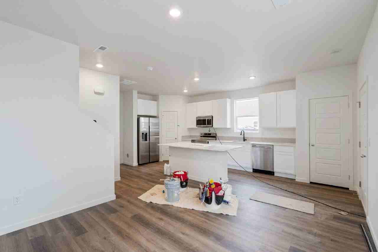 298 Cardinal St - Photo 5 of 22