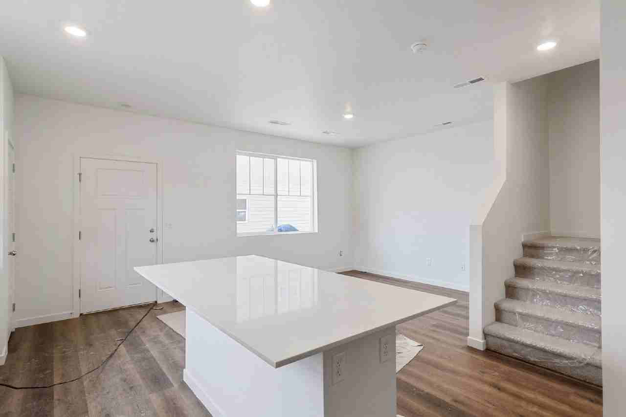 298 Cardinal St - Photo 6 of 22