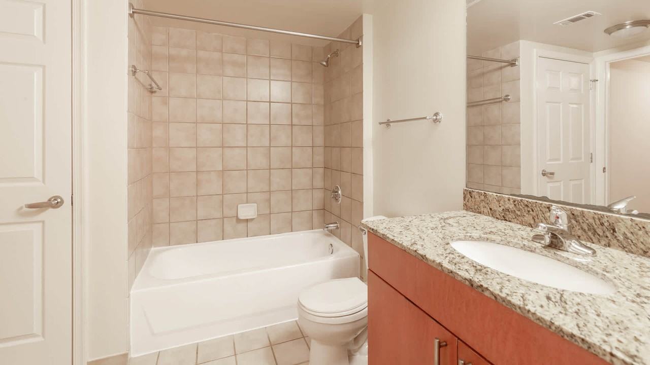 2400 M - Photo 3 of 50