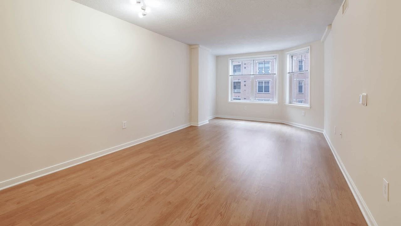 2400 M - Photo 6 of 50