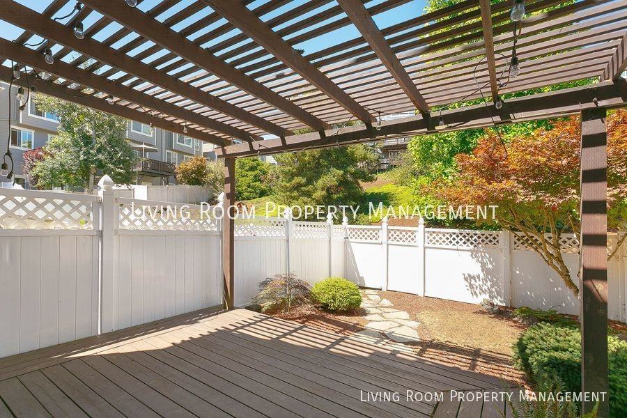 20440 Hoodview Ave - Photo 2 of 15