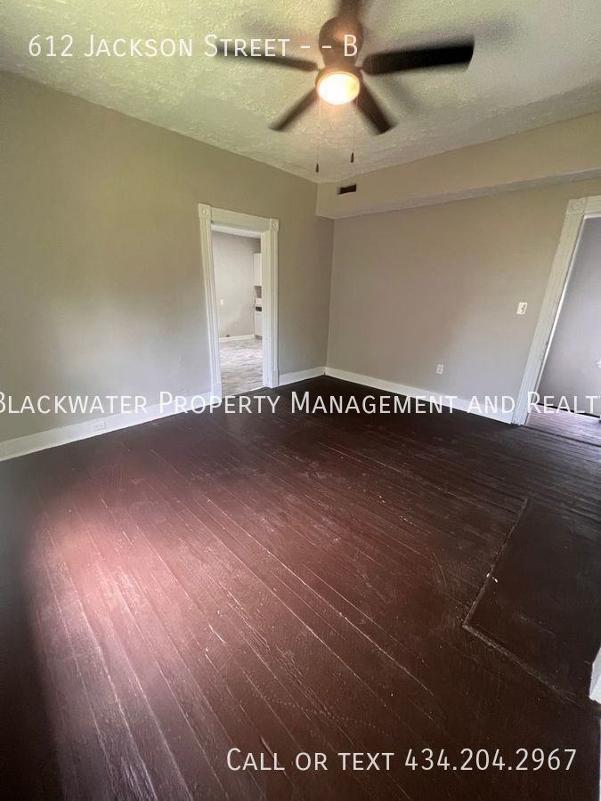 612 Jackson St #B - Photo 2 of 10