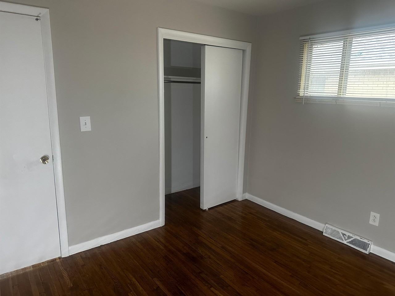 1160 Akron St #1160 - Photo 4 of 9