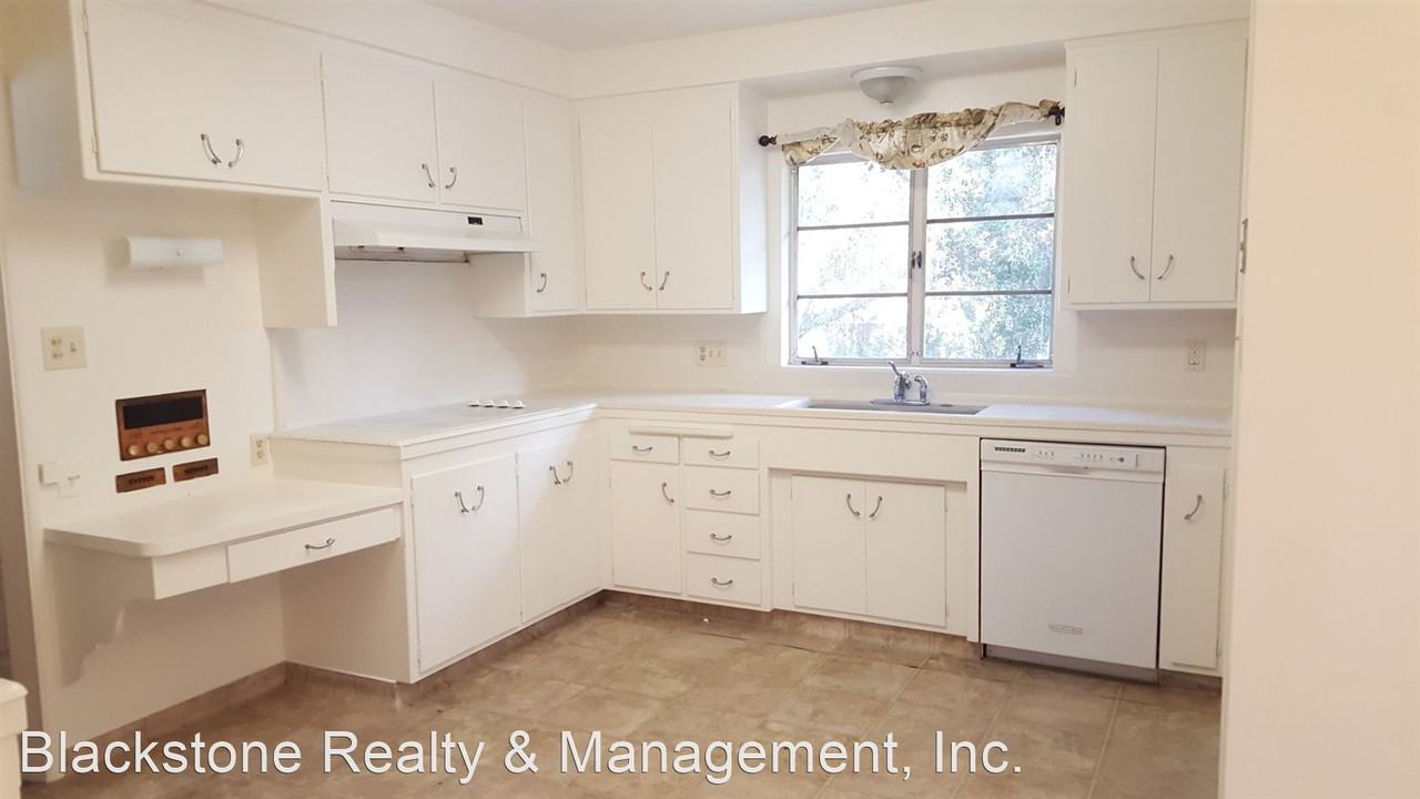 2907 E Chevy Chase Dr - Photo 2 of 28