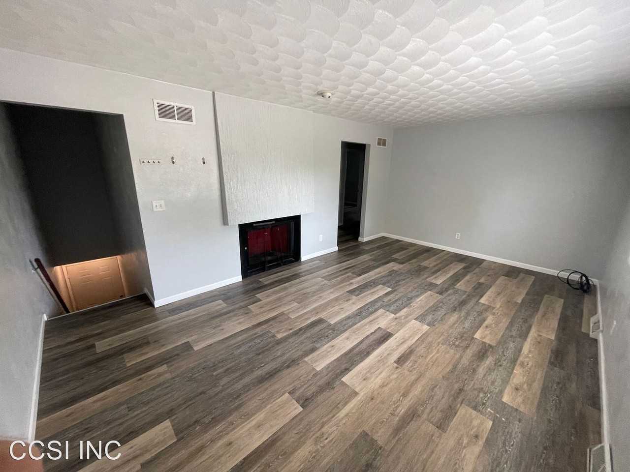 Nice Large 2 BR with Garage - Photo 2 of 28