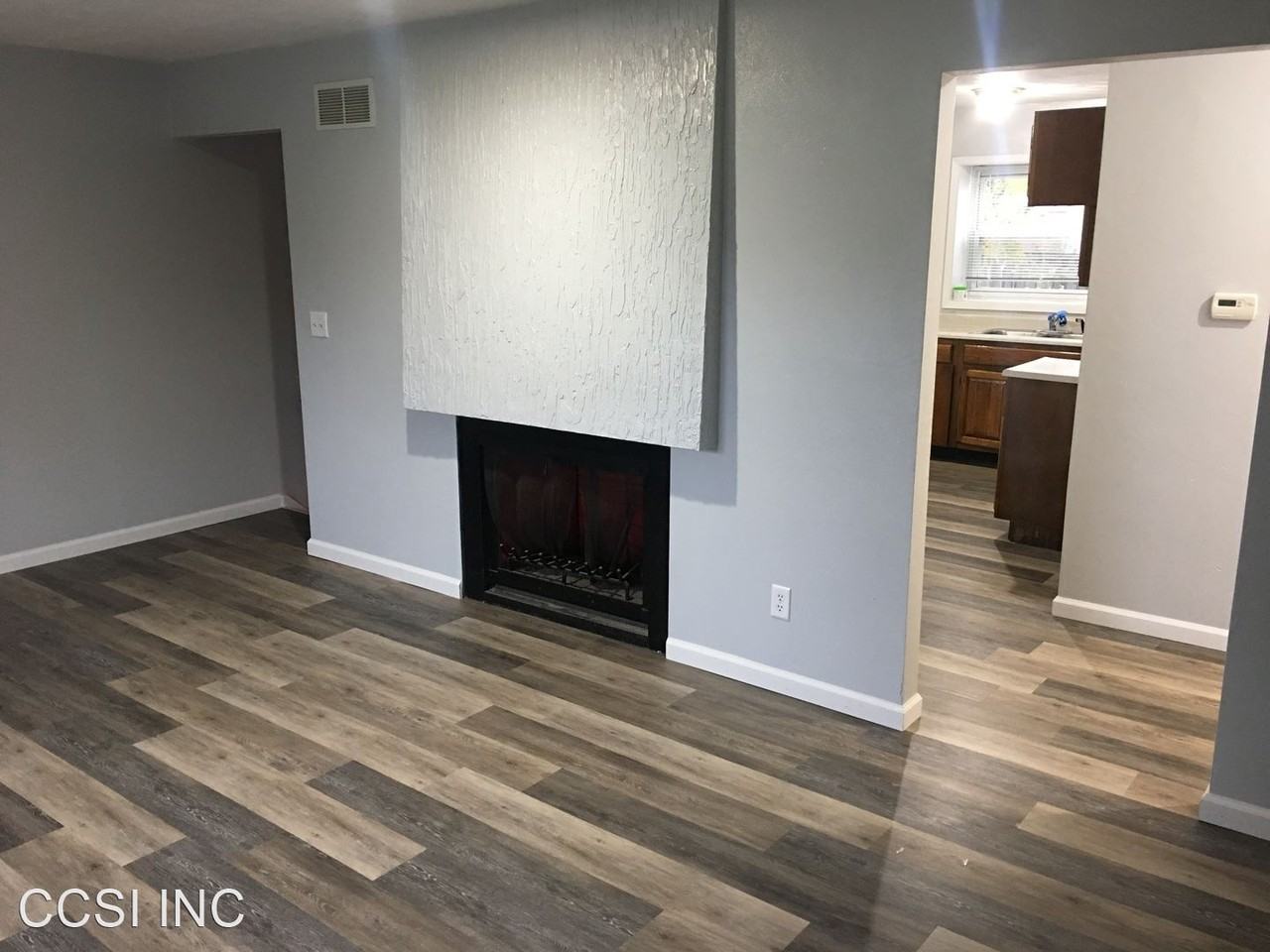 Nice Large 2 BR with Garage - Photo 3 of 28