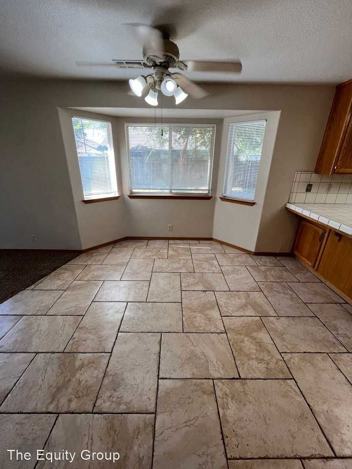 3501 E Stewart Ct - Photo 3 of 20