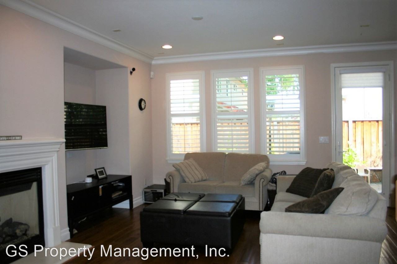 1566 Riorden Ter - Photo 3 of 19