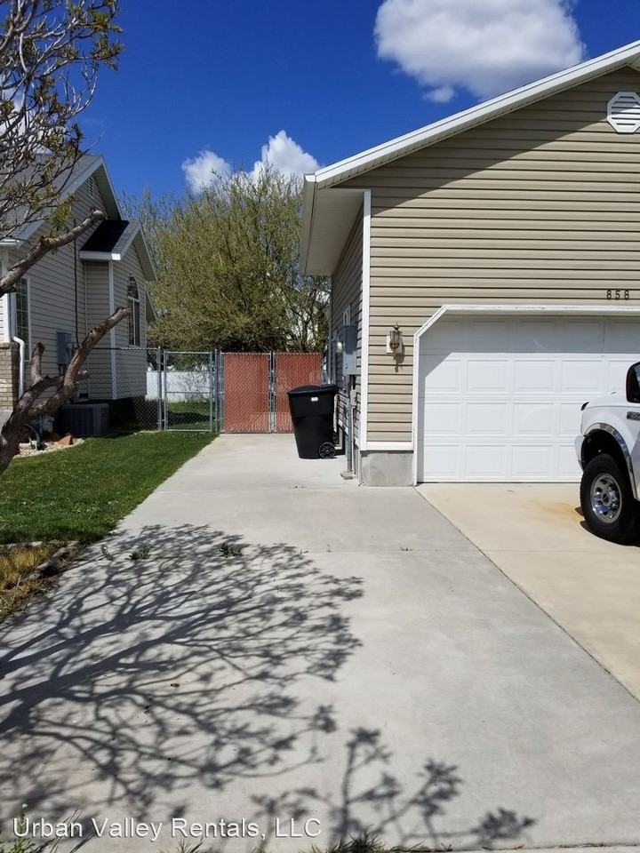 858 W 4150 S - Photo 2 of 25