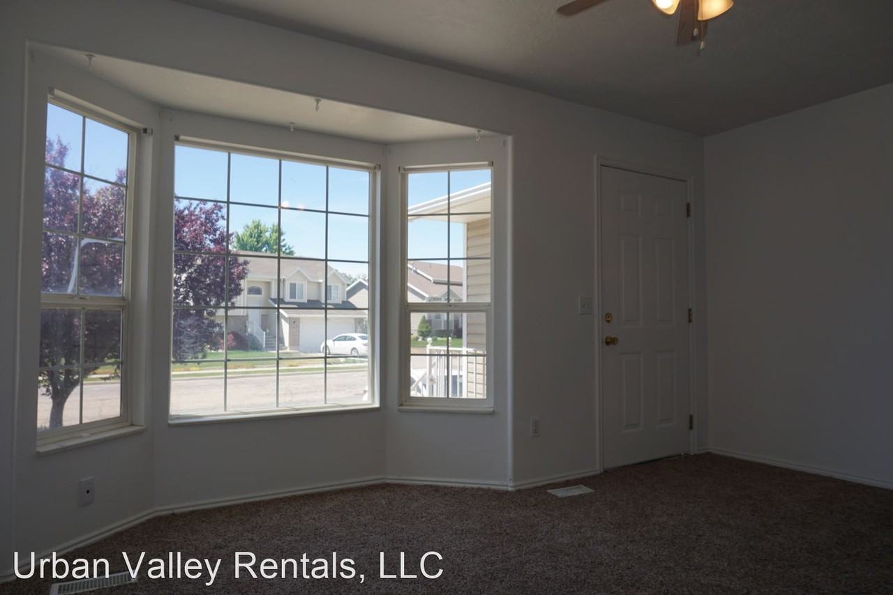 858 W 4150 S - Photo 3 of 25