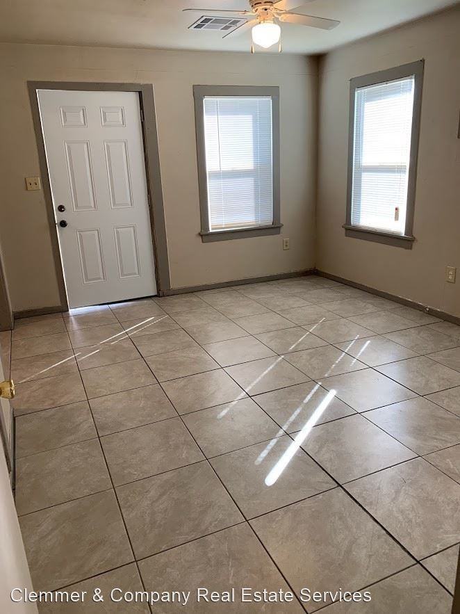 2408 N Baker St - Photo 2 of 10