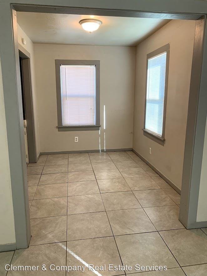 2408 N Baker St - Photo 3 of 10