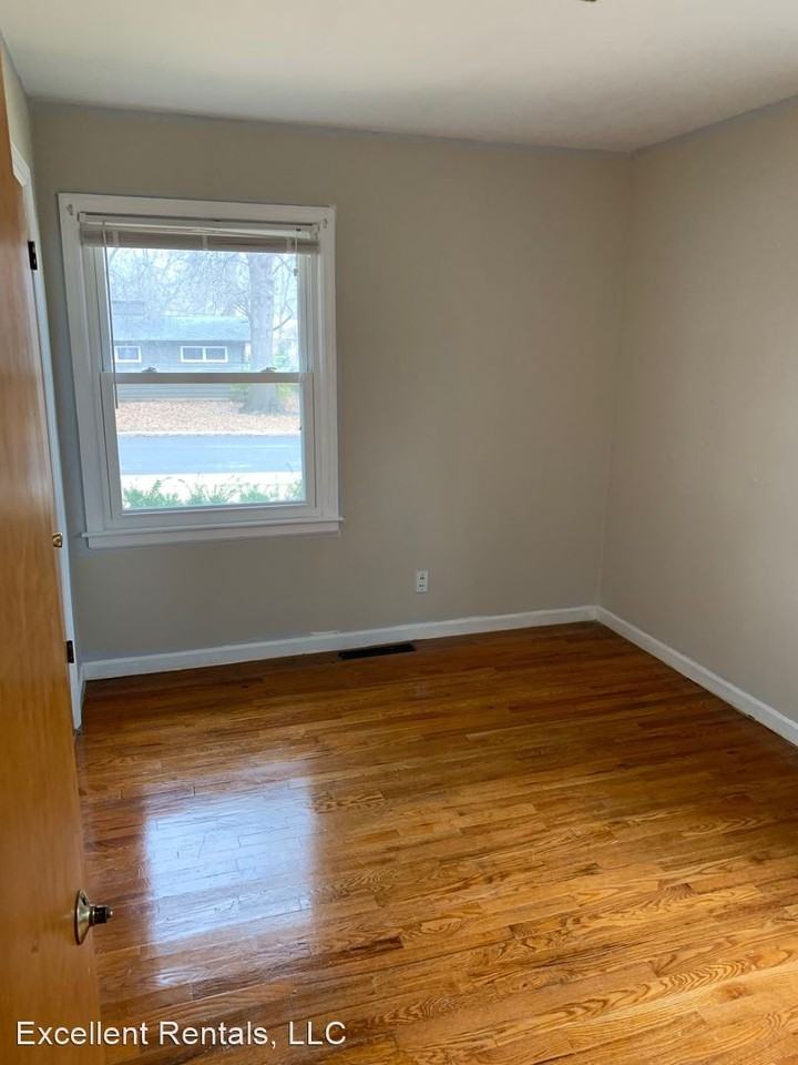 6125 W 76th St - Photo 2 of 10