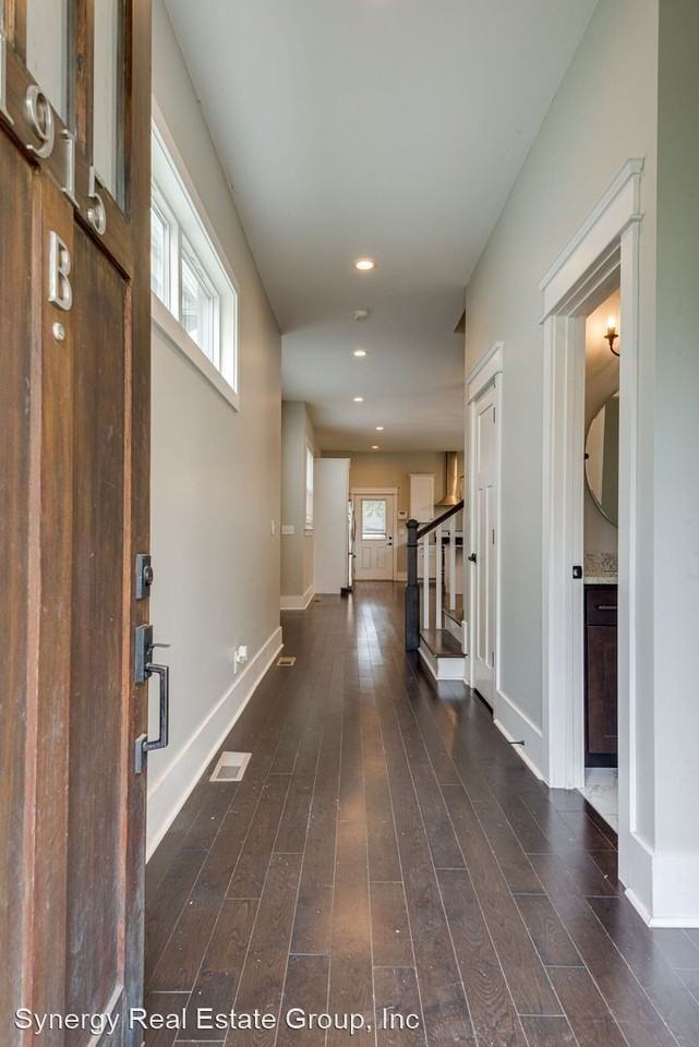 1915 15th Ave N - Photo 3 of 24